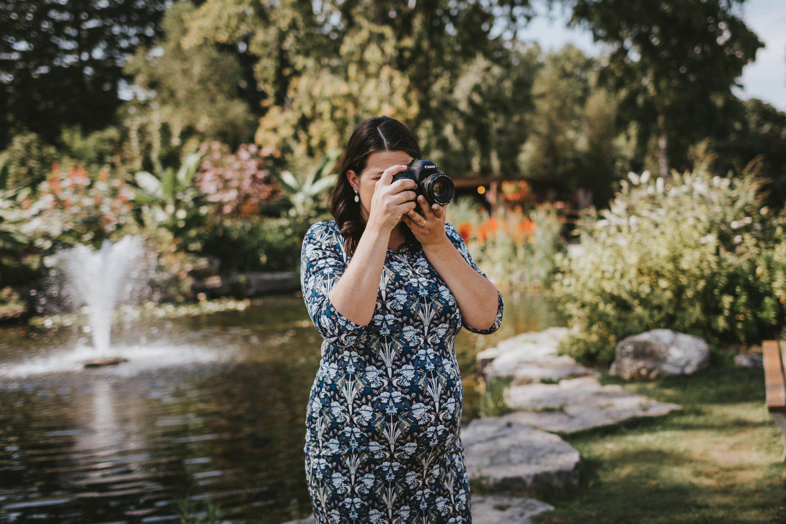 Breastfeeding and Pumping as a Wedding Photographer