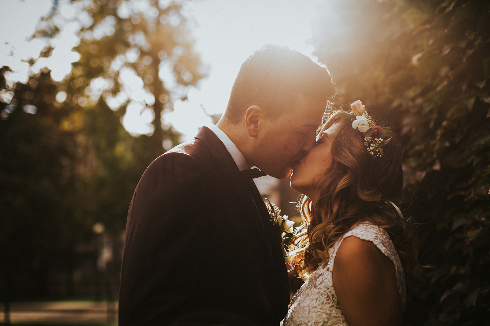 how to hire a wedding photographer, a guide to choosing a wedding photographer